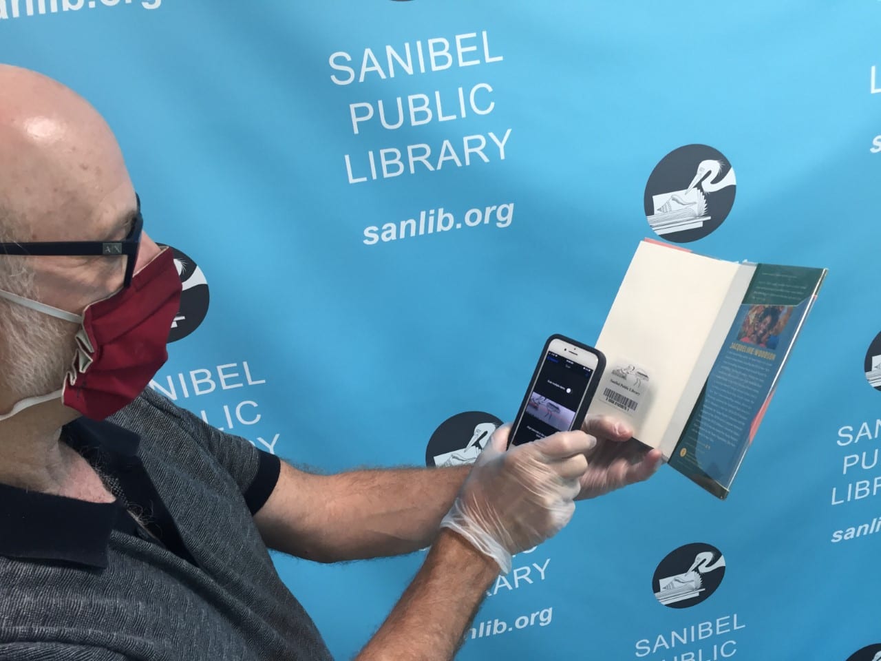 Using iPhone to scan bar code on book